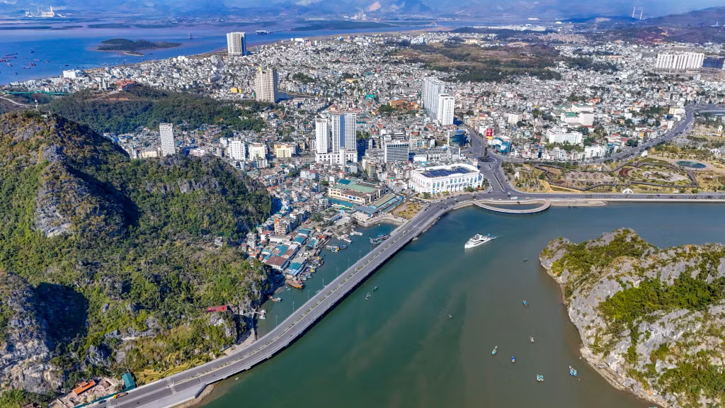 Một góc đô thị Hạ Long.