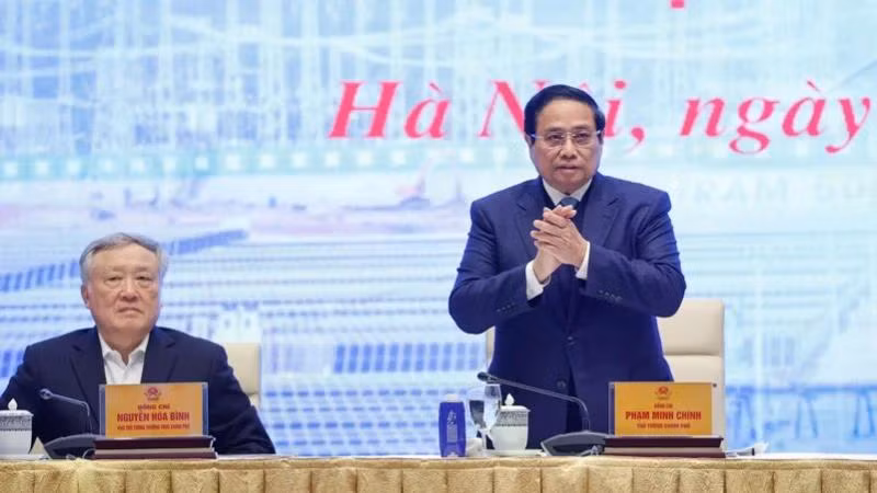 Thủ tướng Phạm Minh Chính chủ trì Hội nghị trực tuyến công bố và triển khai Nghị quyết của Chính phủ về chủ trương, phương hướng tháo gỡ vướng mắc, khó khăn cho các dự án điện năng lượng tái tạo. (Ảnh: Trần Hải)