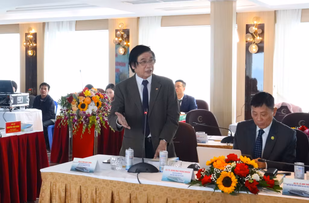 Đại biểu đóng góp ý kiến tại hội thảo. 