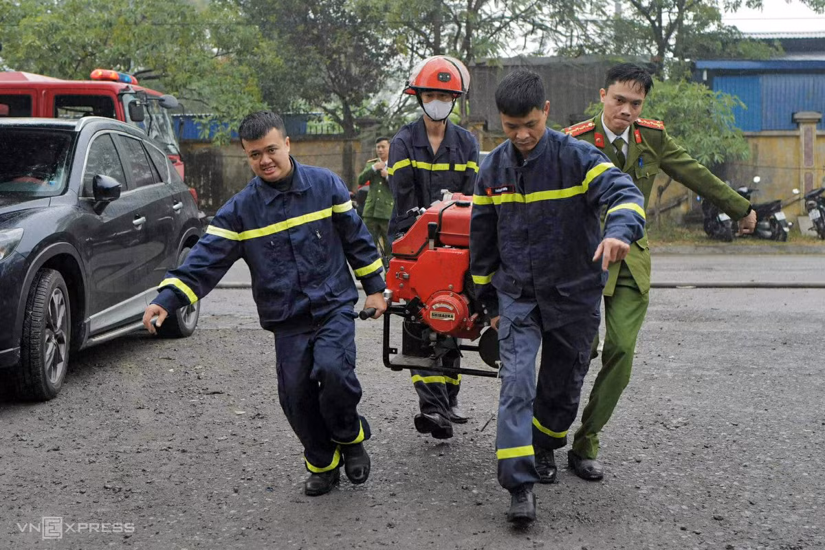 Cháy lớn tại công ty vải ở Nam Định ảnh 5