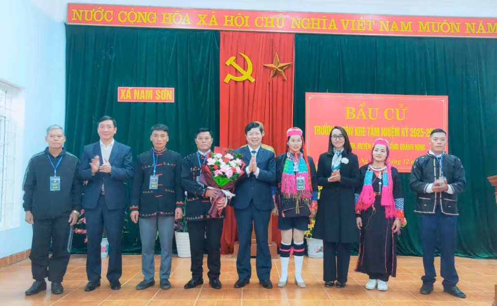 Ngày 15/12, thôn Khe Tâm tổ chức thành công bầu cử trưởng thôn, được lãnh đạo huyện thăm, động viên.