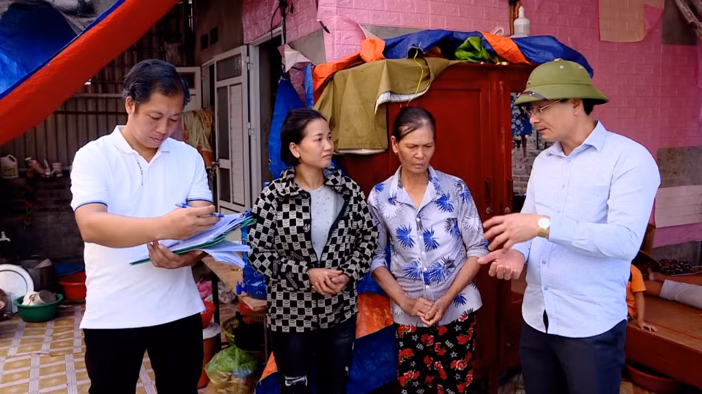 TX Quảng Yên rà soát, hỗ trợ các hộ dân có nhà bị hư hại do sau bão số 3.