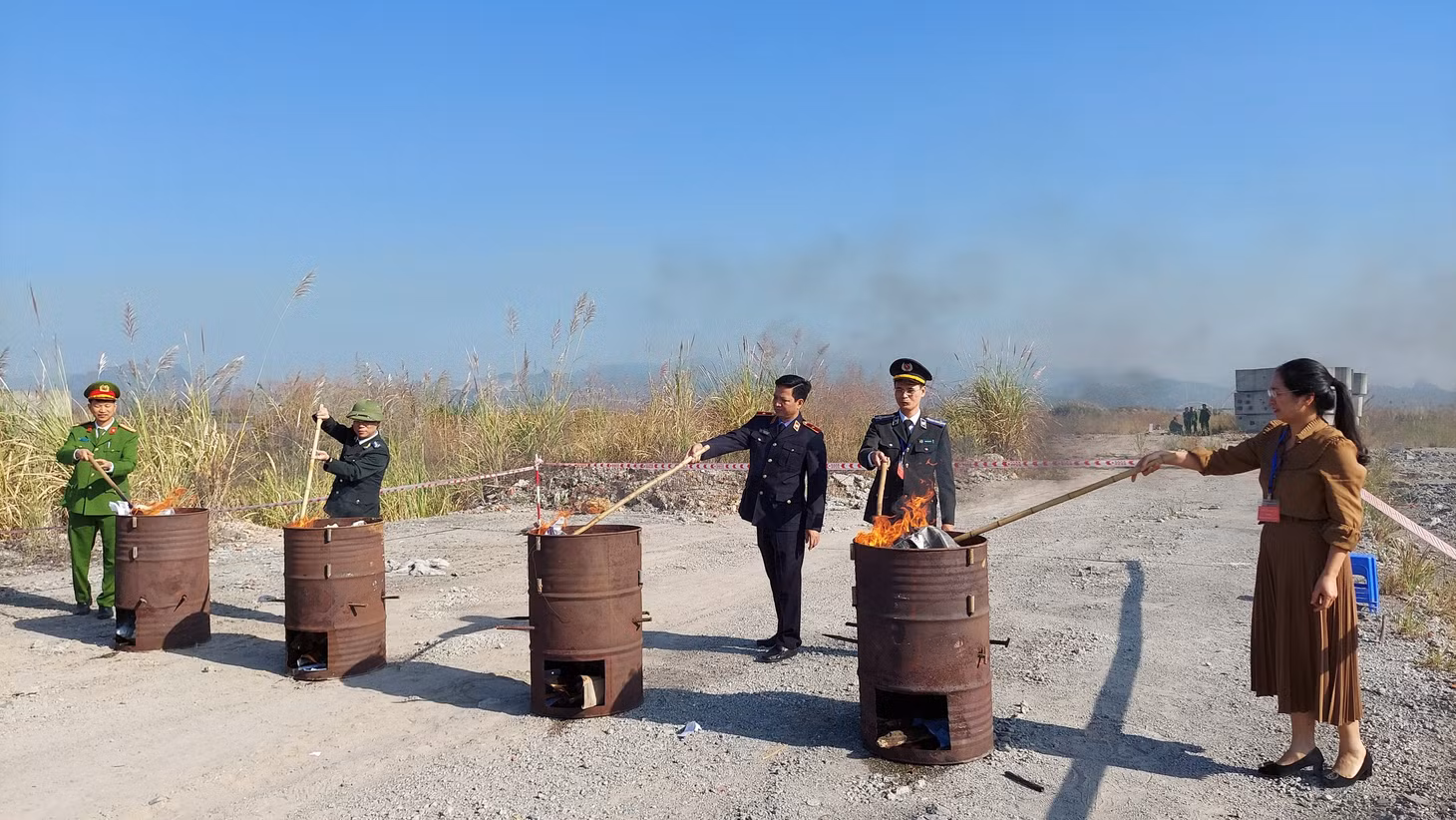 Hội đồng tiêu hủy vật chứng tiến hành tiêu hủy toàn bộ vật chứng gần 20kg ma túy.