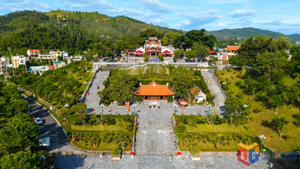 Đền Cửa Ông thuộc Di tích Quốc gia đặc biệt Đền Cửa Ông - Cặp Tiên. Đây vừa là địa chỉ văn hóa, vừa là điểm đến du lịch tâm linh trọng điểm của tỉnh.