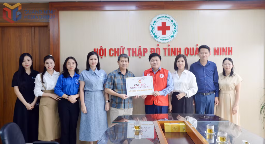 Hội Chữ thập đỏ tỉnh tiếp nhận 100 triệu đồng của Ủy ban MTTQ và các đoàn thể phường Hồng Gai ủng hộ nhân dân Cuba, tháng 8/2025.
