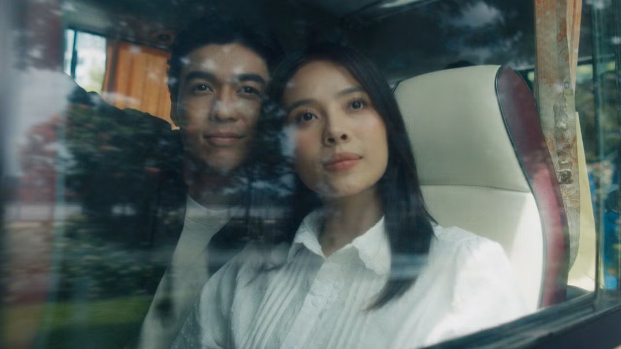 Khoảnh khắc thân mật của cả hai. Ảnh: Nghệ sĩ cung cấp.