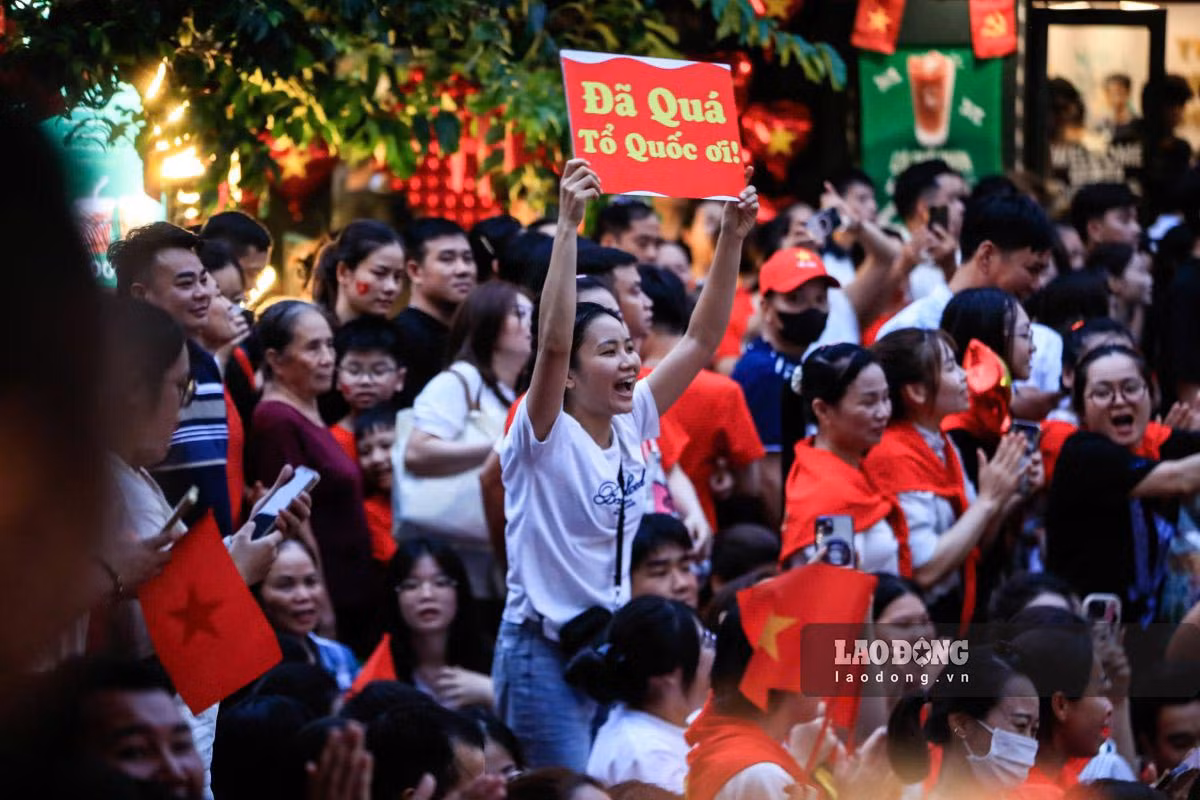 Hơn 2 triệu lượt khách đổ về tham gia các hoạt động A80, ghé thăm các điểm du lịch ở Hà Nội chỉ trong 4 ngày nghỉ lễ 2/9. Ảnh: Minh Dân