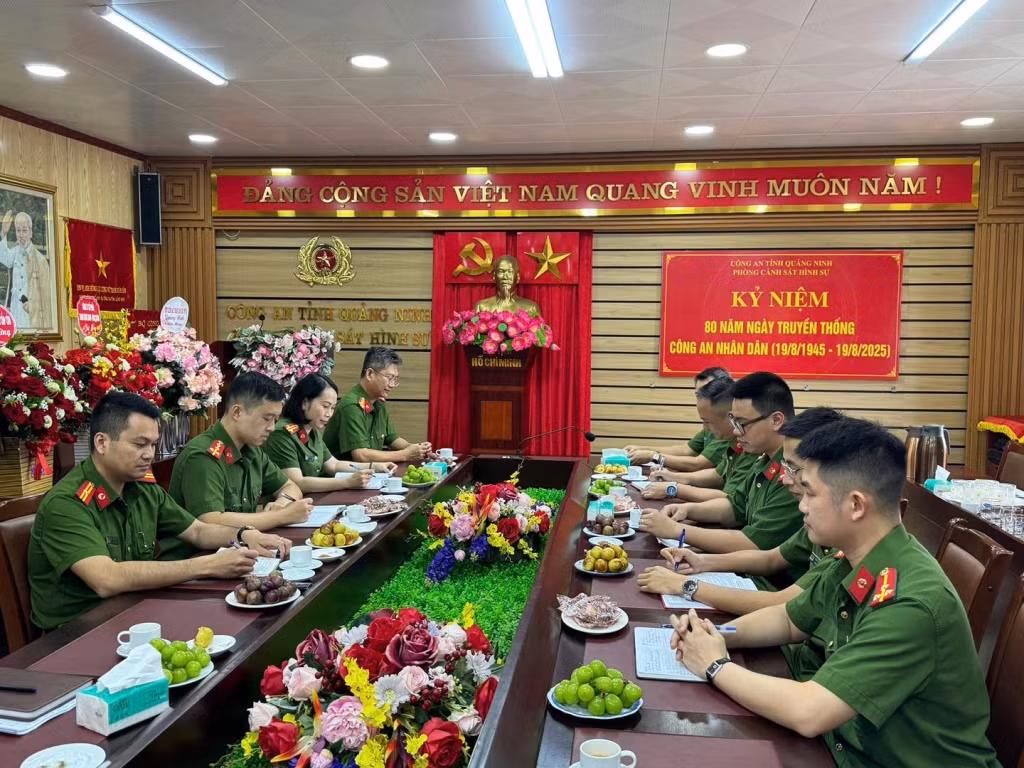 Quang cảnh buổi họp chuyên môn của Phòng CSHS Công an tỉnh Quảng Ninh.