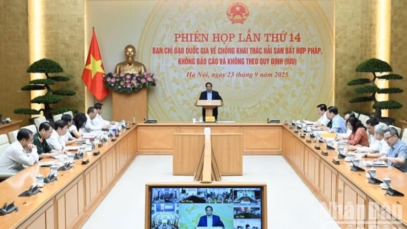 Thủ tướng Phạm Minh Chính chủ trì Phiên họp lần thứ 14 của Ban Chỉ đạo Quốc gia về chống khai thác hải sản bất hợp pháp, không báo cáo và không theo quy định (Ban Chỉ đạo về IUU). (Ảnh: TRẦN HẢI)