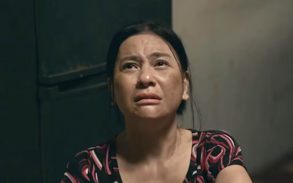 Phim có Cát Phượng cẩu thả và kệch cỡm.