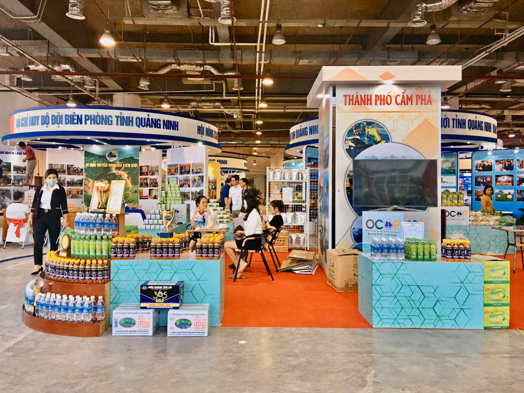 Công ty TNHH MTV Nước khoáng Công đoàn Quang Hanh tham gia Hội chợ OCOP được tỉnh tổ chức hằng năm.