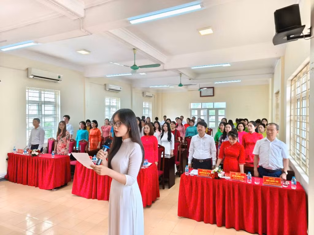 Công tác phát triển đảng viên mới, nhất là đảng viên là học sinh được chi bộ Văn - Anh chú trọng cả về số lượng và chất lượng.