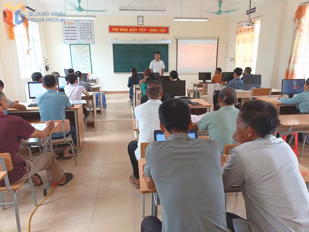 Một lớp bồi dưỡng kết nạp Đảng của Trung tâm Chính trị Ba Chẽ.