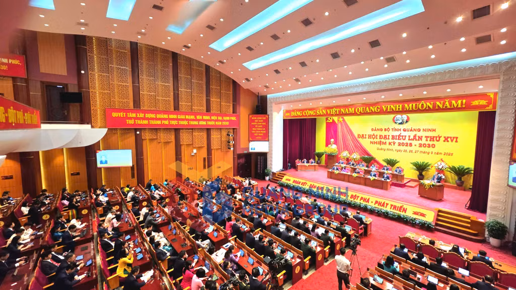 Quang cảnh ngày làm việc thứ hai của Đại hội đại biểu Đảng bộ tỉnh lần thứ XVI (9-2025). Ảnh: PV