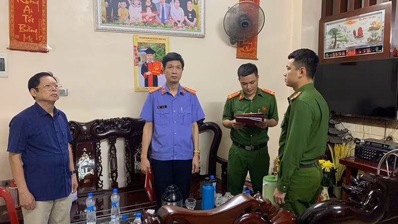 Các cơ quan chức năng ở Thanh Hóa thi hành quyết định khởi tố bị can.