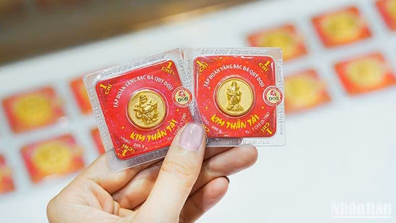 Ngày 5/9, giá vàng trong nước tiếp đà tăng không ngừng, chinh phục đỉnh mới dù giá vàng thế giới hạ nhiệt. (Ảnh: ĐĂNG ANH)