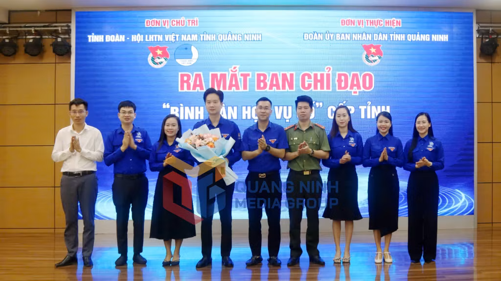 Ra mắt Ban Chỉ đạo “Bình dân học vụ số cấp tỉnh với 9 thành viên (4-2025). Ảnh: Mai Linh