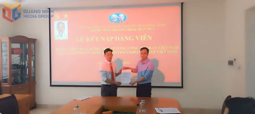 Đảng viên Sèn Seo Thực được kết nạp đảng tháng 10/2024 (Ảnh: Nhân vật cung cấp).