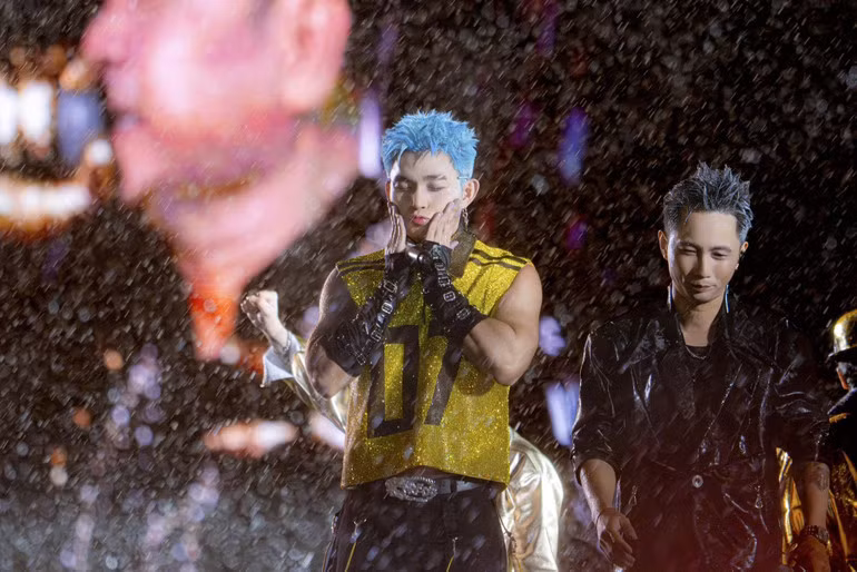 Jun Phạm tại concert "Anh trai vượt ngàn chông gai".
