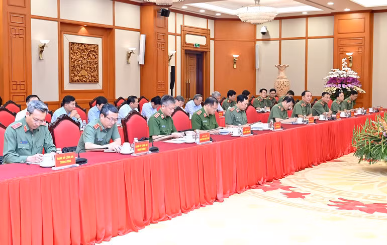 Ban Thường vụ Đảng ủy Công an Trung ương tham dự cuộc làm việc. (Ảnh: ĐĂNG KHOA)