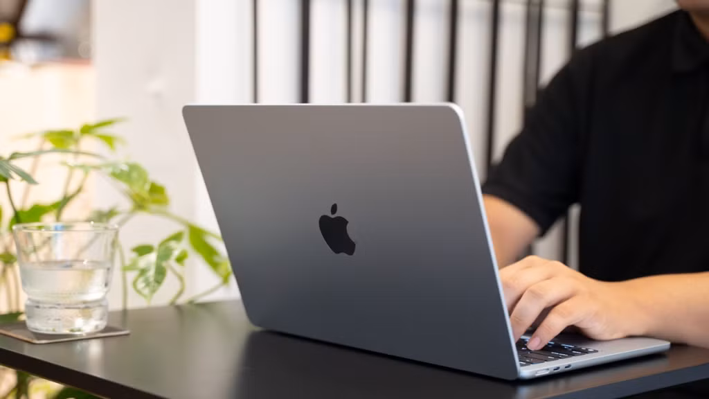 Đánh giá MacBook Air M4 sức mạnh tiềm năng trong thiết kế mỏng nhẹ ảnh 3 Đánh giá MacBook Air M4 sức mạnh tiềm năng trong thiết kế mỏng nhẹ ảnh 3