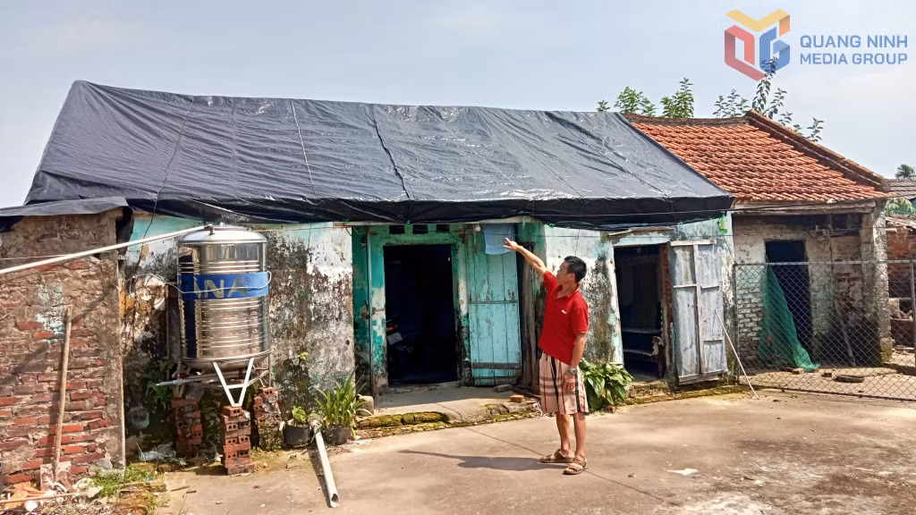 Ngôi nhà sập sệ của gia đình ông Lương Văn Lắm