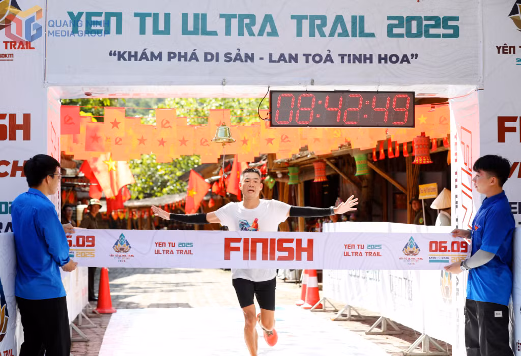 VĐV về đích ở cự ly 25km nam.