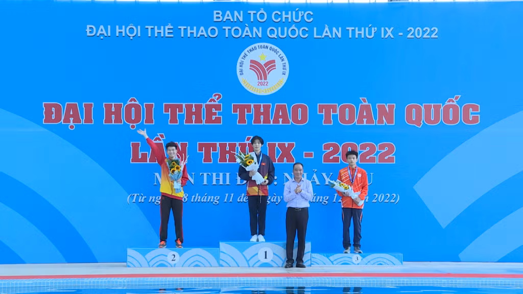 Vận động viên Phương Thế Anh, đội nhảy cầu Quảng Ninh xuất sắc giành huy chương bạc nội dung đơn nam cầu mềm 1m.