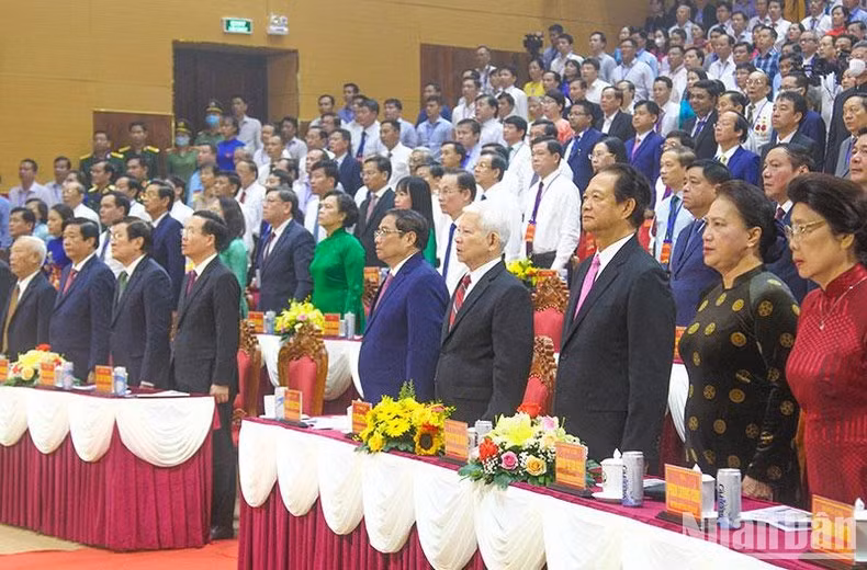 Lãnh đạo, nguyên lãnh đạo Đảng, Nhà nước tham dự buổi lễ. (Ảnh: BÁ DŨNG)