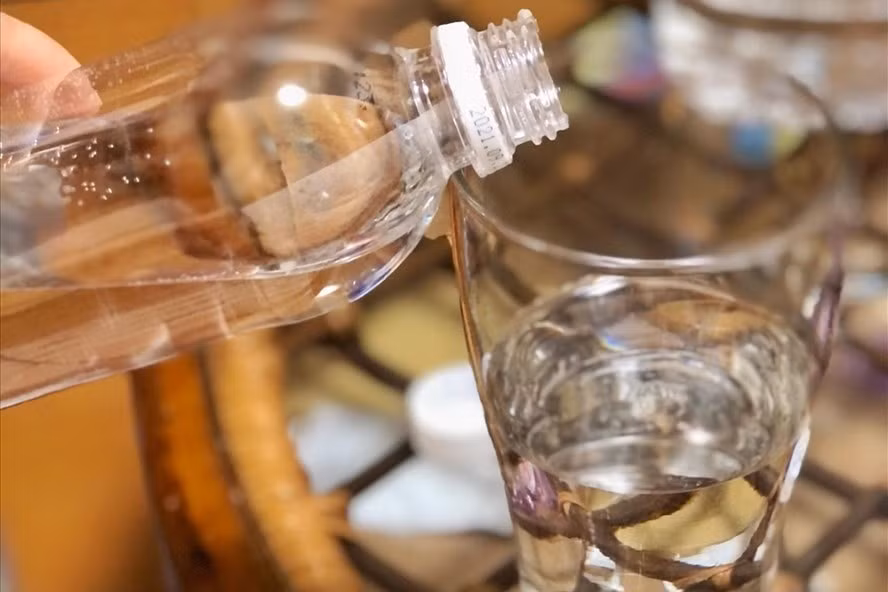 Uống đủ nước giúp các tế bào hoạt động ở mức tối ưu và thúc đẩy quá trình hydrat hóa da. Ảnh: Thanh Ngọc