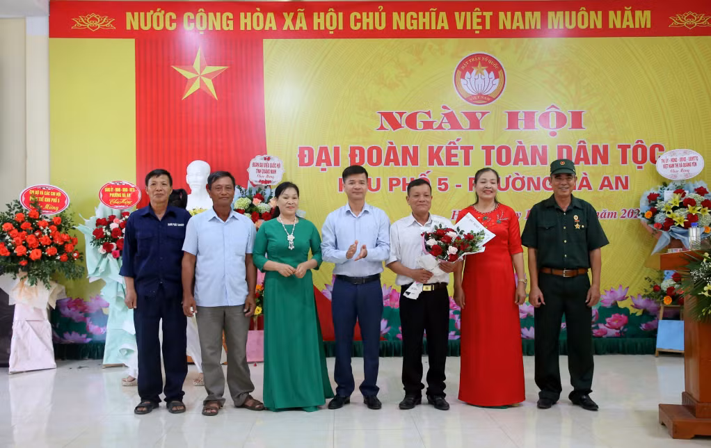 Khu phố 5, phường Hà An, TX Quảng Yên ra mắt mô hình điểm Cuộc vận động “Toàn dân đoàn kết xây dựng nông thôn mới, đô thị văn minh”.