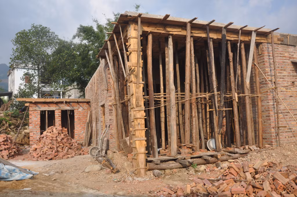 Huyện Bình Liêu có 183 nhà cần hỗ trợ để xây dựng trong năm nay, với mức hỗ trợ là 50 triệu đồng/nhà.