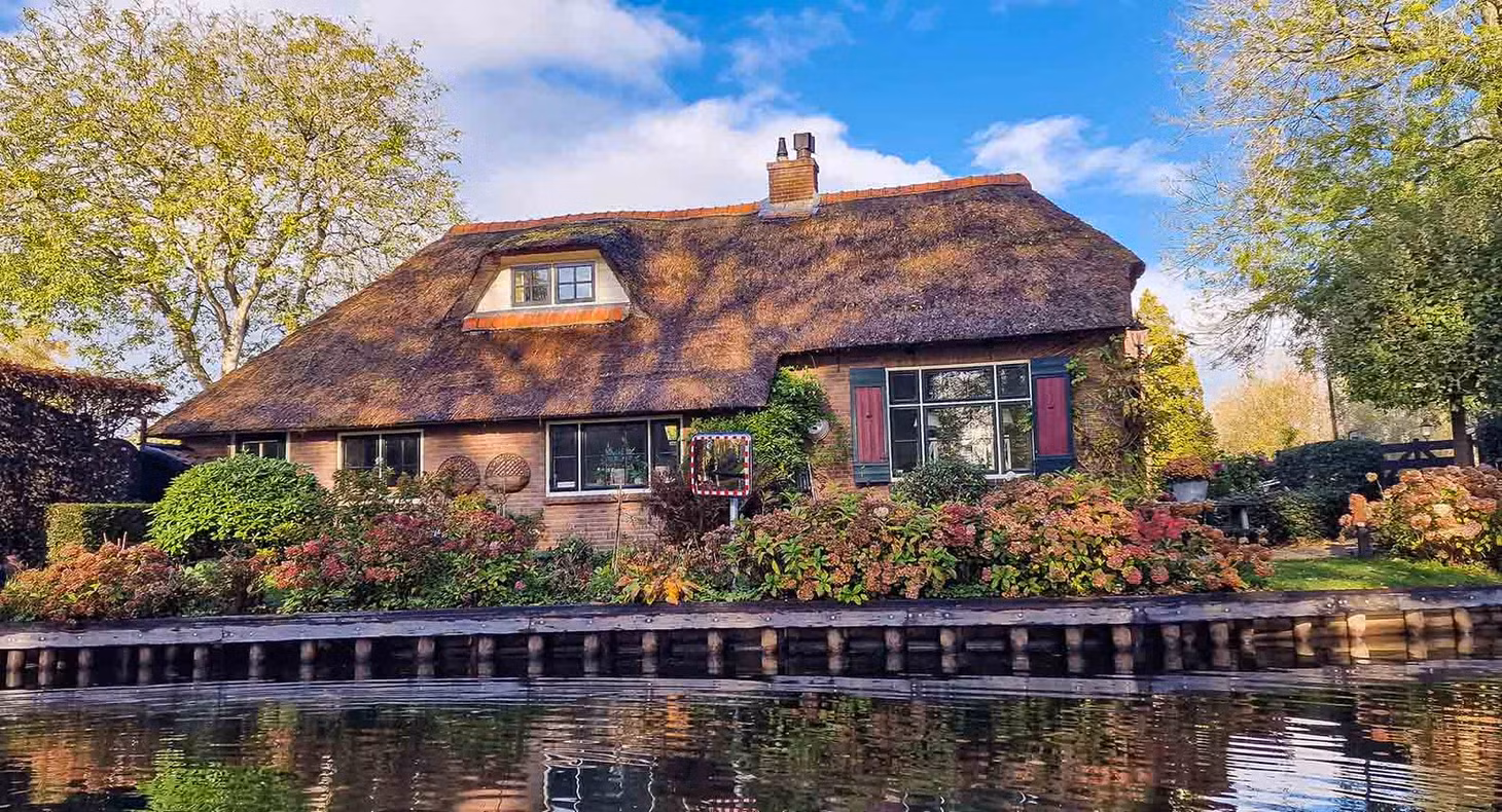 Được biết, làng Giethoorn được xây dựng từ thế kỷ thứ 13. Ảnh: Nguyễn Tất Thịnh