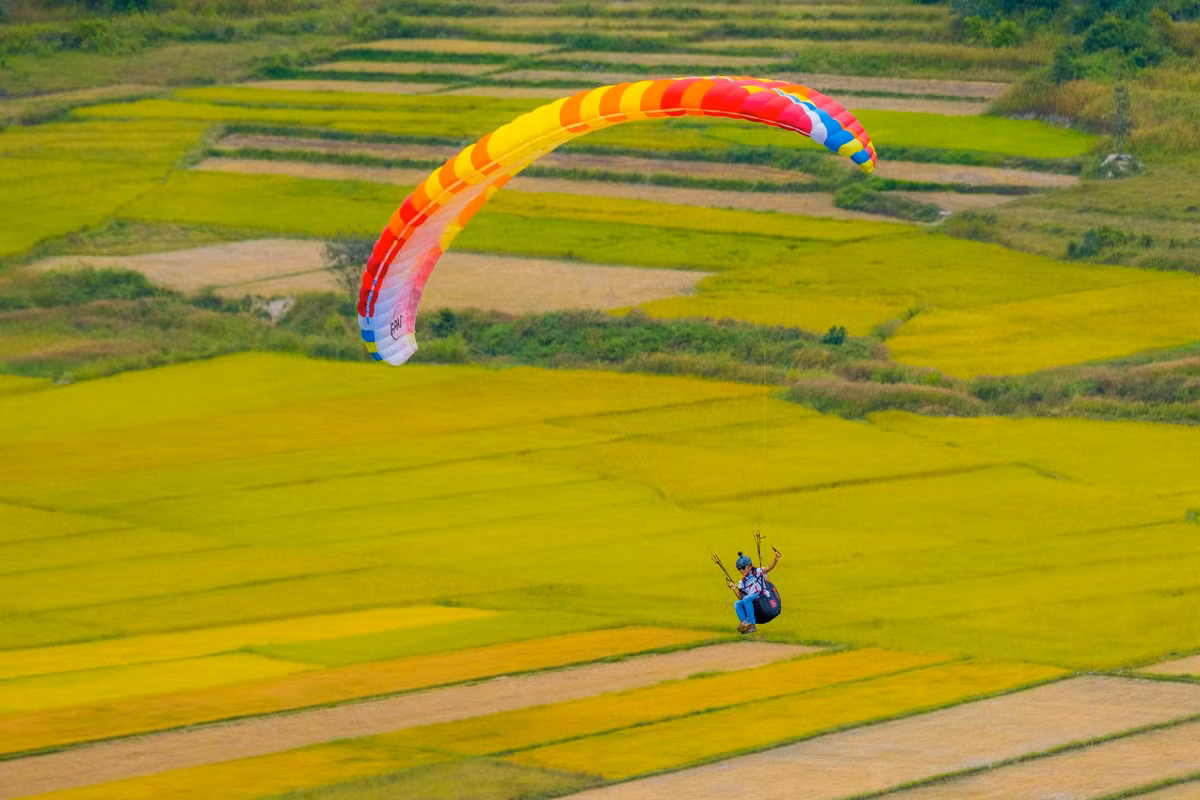 Bay dù lượn ngắm núi lửa Chư Đăng Ya ảnh 2