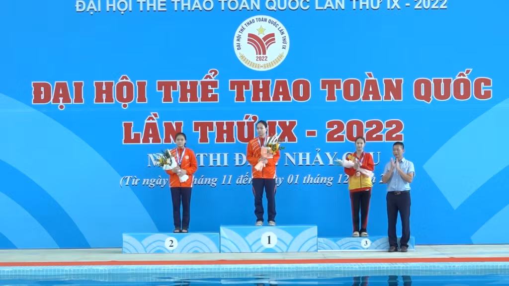 VĐV Nguyễn Phương Anh của Quảng Ninh giành Huy chương Đồng, ở nội dung cầu mềm đơn nữ 1m cầu mềm.