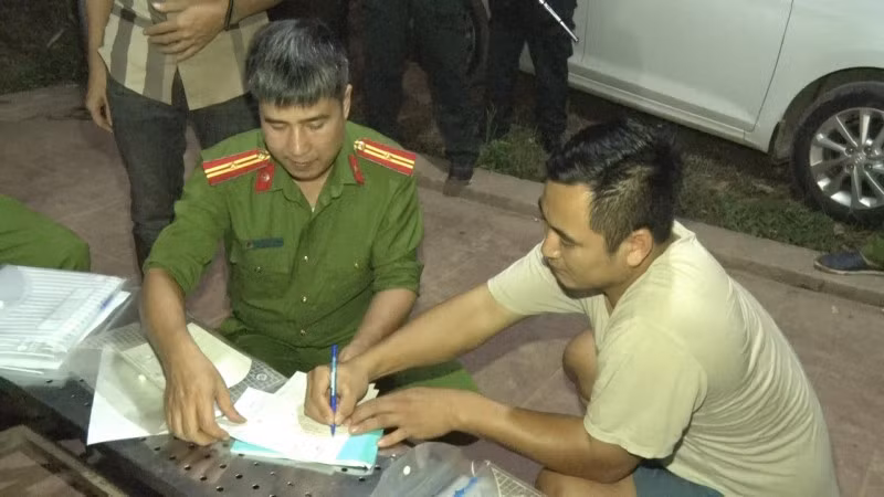 Yêu cầu đối tượng vi phạm ký biên bản vi phạm.