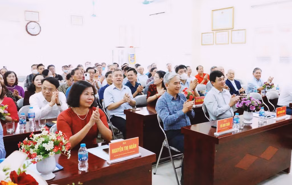 Lãnh đạo tỉnh dự Ngày hội Đại đoàn kết toàn dân tộc tại khu 8, phường Hồng Hải (TP Hạ Long), ngày 13/11/2022.