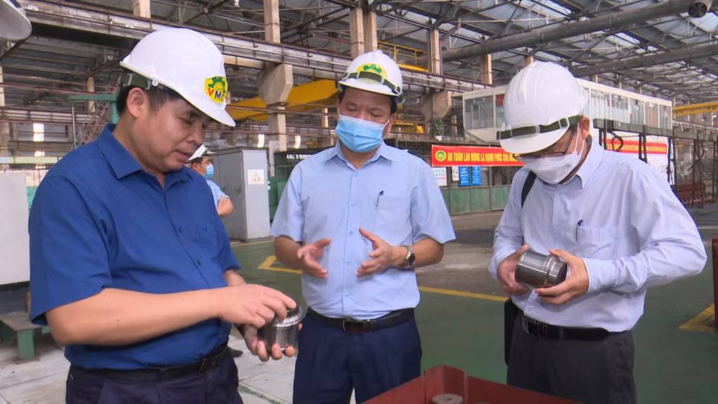 Khảo sát việc áp dụng các hệ thống quản lý tiên tiến tại Công ty CP Chế tạo máy (Vinacomin). Ảnh: Thu Hương (Sở KH&amp;CN)