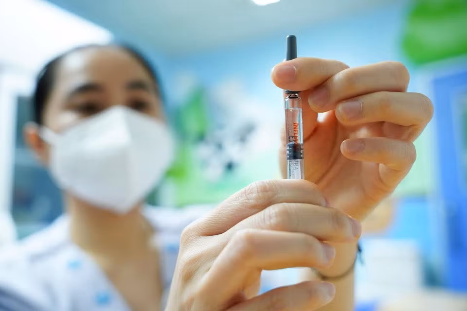 Tiêm vaccine cúm nhắc lại hàng năm làm giảm nguy cơ diễn biến nặng khi mắc bệnh. Ảnh: BVĐHYD TP.HCM.