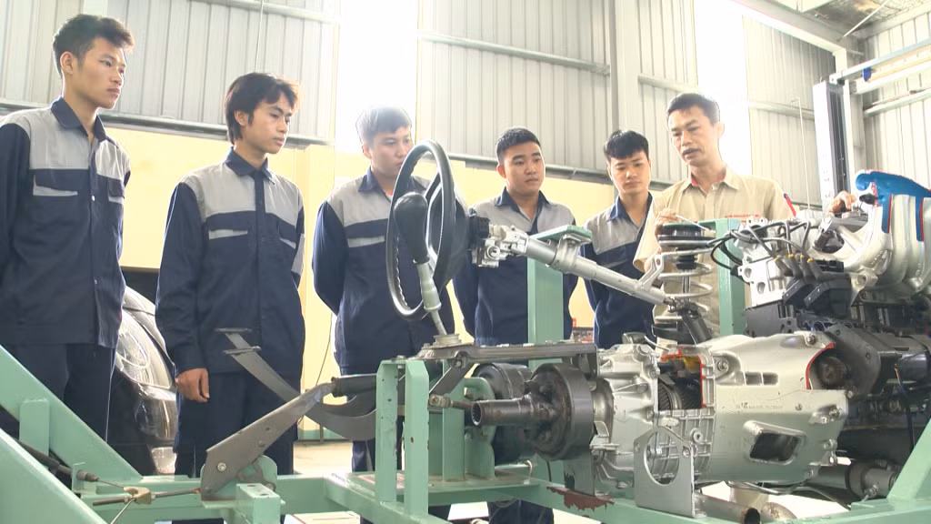 Đào tạo nghề công nghệ ô tô tại Trường Cao đẳng Việt - Hàn Quảng Ninh.