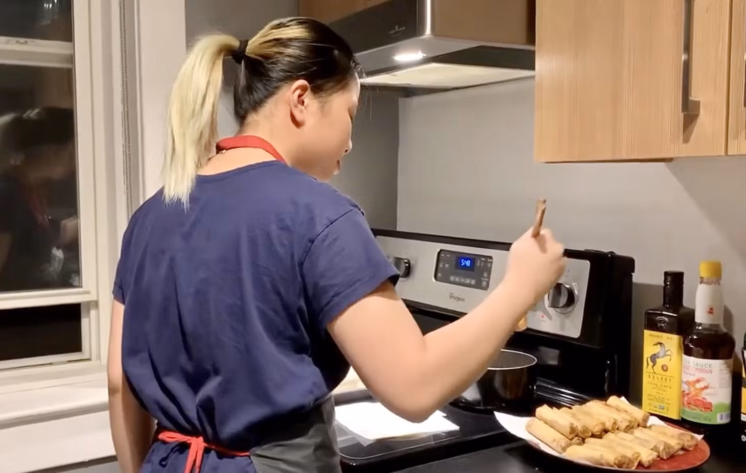 Nấu ăn tại nhà giúp bạn dễ kiểm soát nguyên liệu và khẩu phần ăn. Ảnh: Thanh Ngọc.