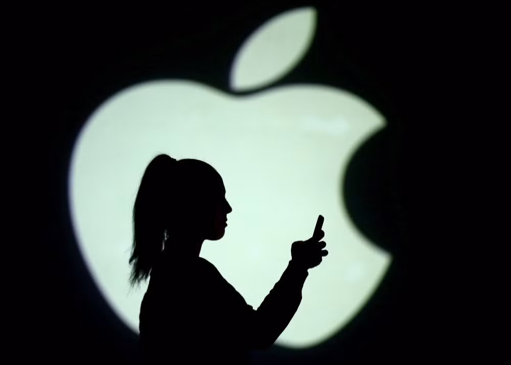 Apple vi phạm cam kết của chính mình khi theo dõi người dùng? (Ảnh: Reuters)