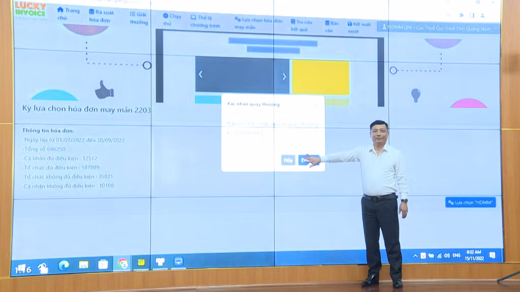 Bấm lựa chọn ngẫu nhiên "Hóa đơn may mắn" quý III năm 2022.