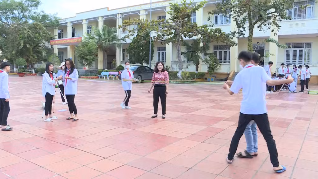 Tiết học môn Toán của lớp 9A và 9B Trường THCS thị trấn Ba Chẽ với chủ đề về Tỷ số lượng giác của góc nhọn.