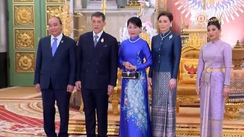 Chủ tịch nước Nguyễn Xuân Phúc và Phu nhân hội kiến Nhà Vua Maha Vajiralongkorn và Hoàng hậu.