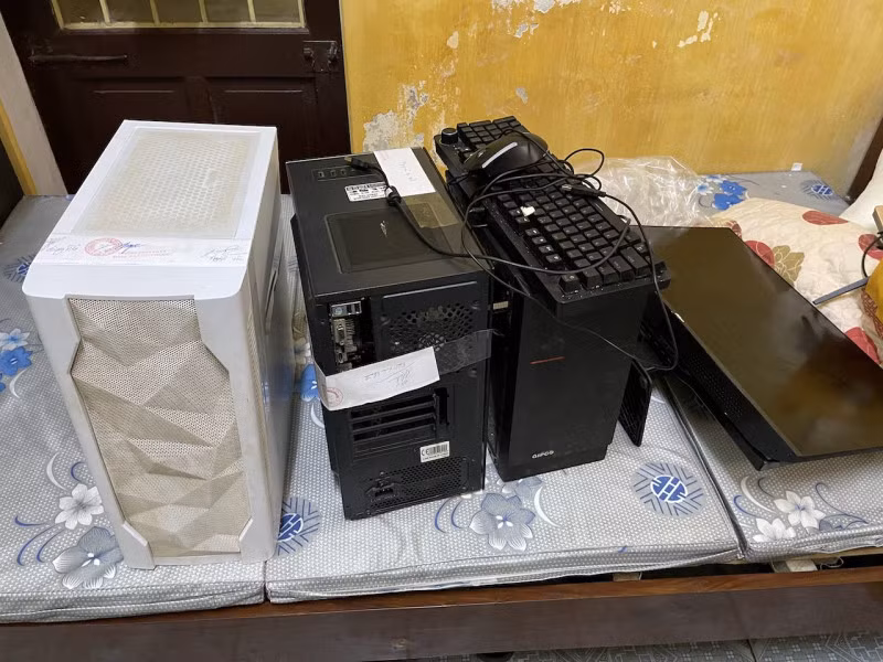 Công cụ, phương tiện các đối tượng sử dụng để làm giấy tờ giả.