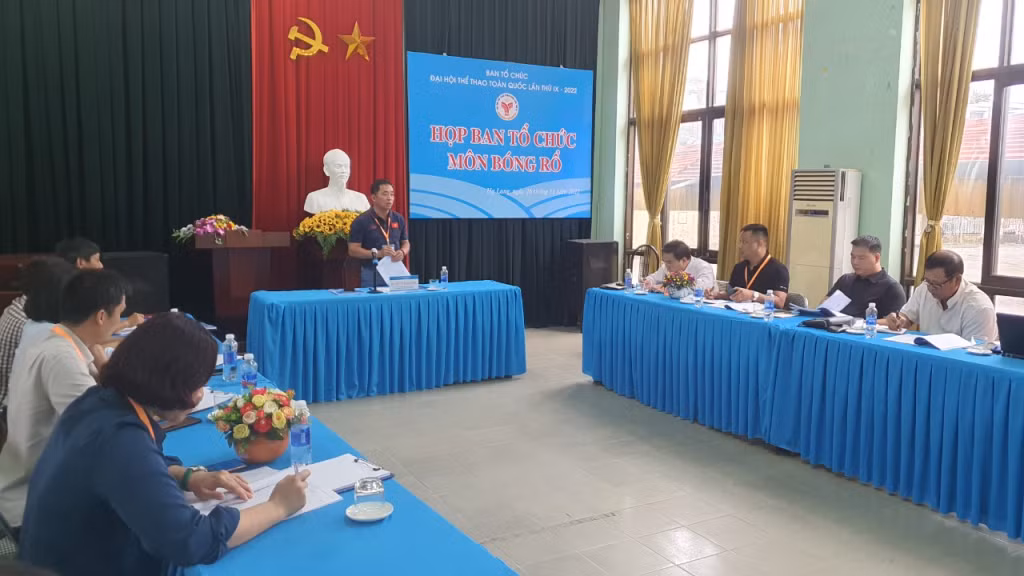 Quang cảnh cuộc họp