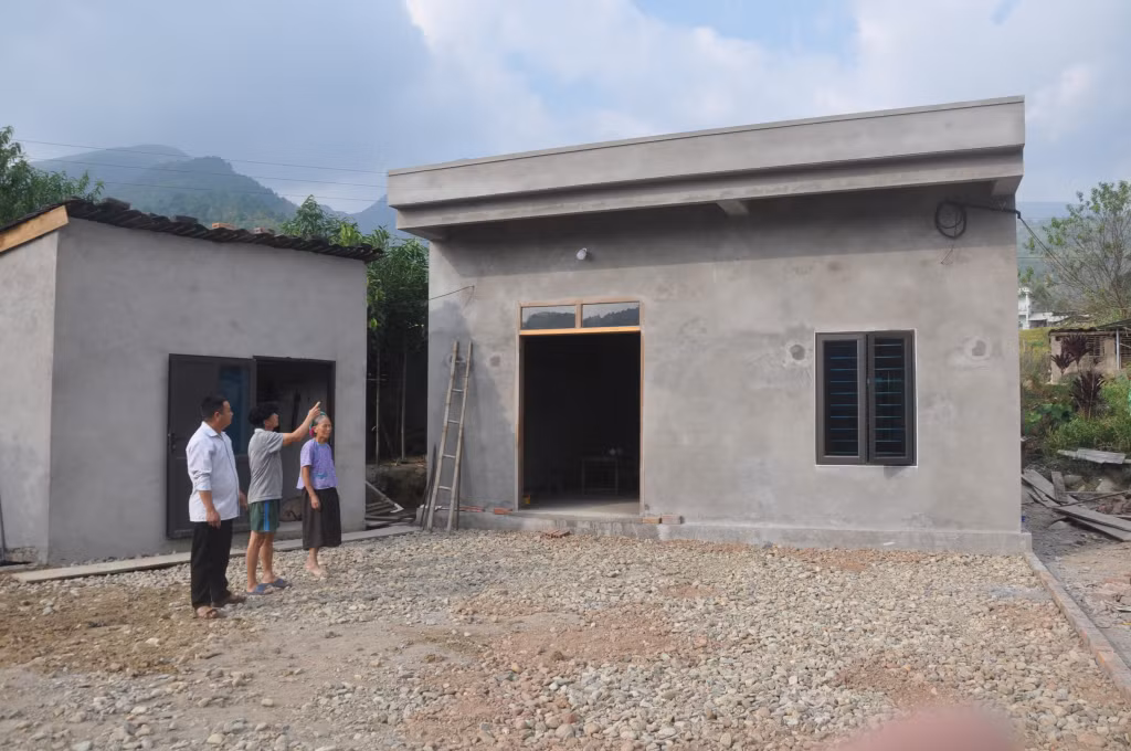 Căn nhà của vợ chồng ông Sằn A Làm, thôn Pò Đán, xã Húc Động được xây dựng từ sự hỗ trợ một phần của địa phương.