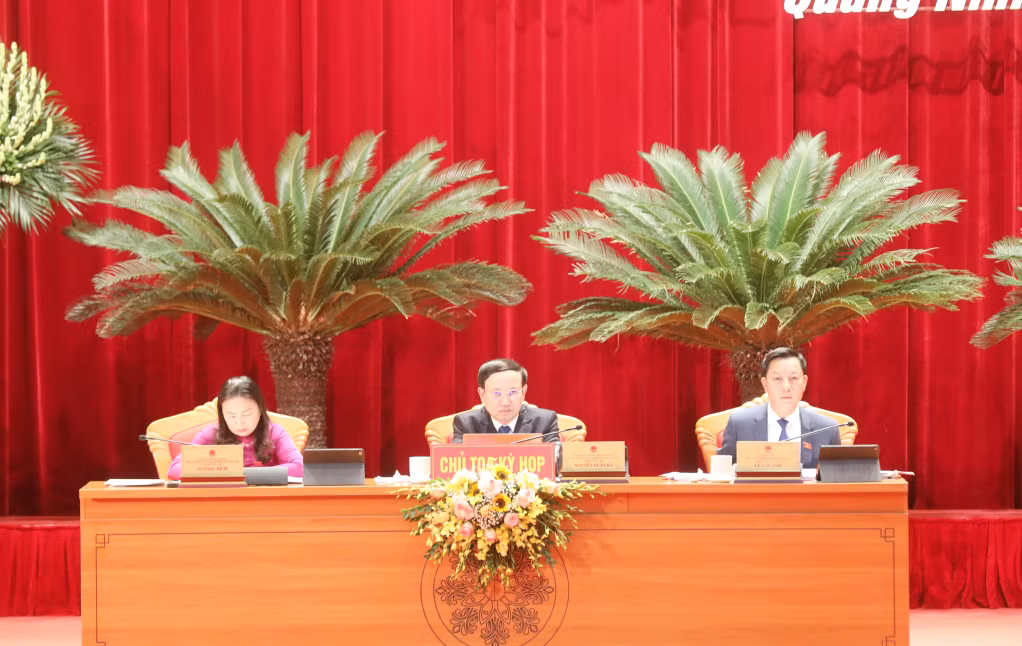 Đoàn chủ tọa điều hành Kỳ họp.