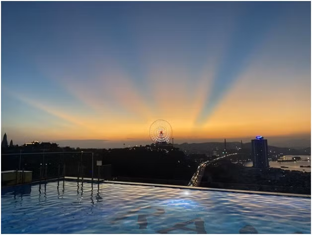 Bể bơi vô cực trên cao tại dự án Hạ Long Bay View.